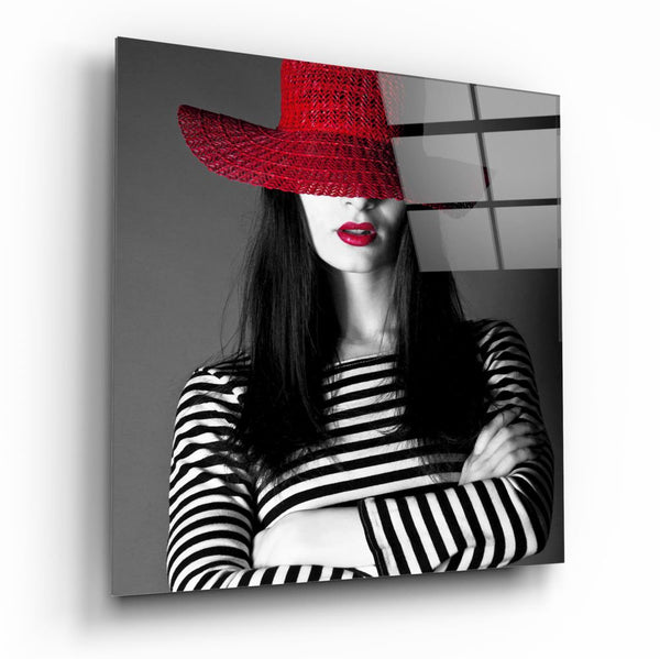 امرأة ذات قبعة حمراء - لوحة فنية جدارية على الزجاج